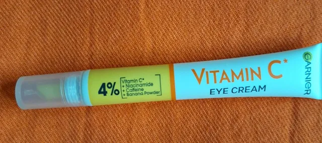 Just had to buy another vitamin c eye cream. Love it 💚