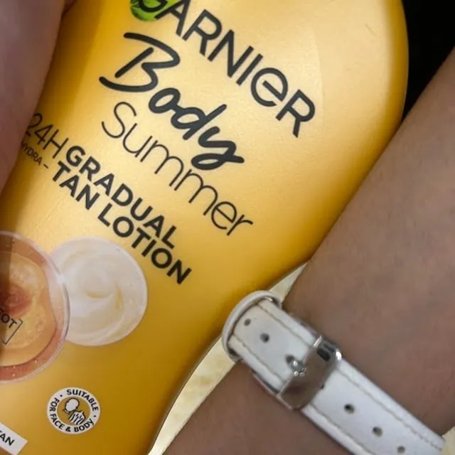 I recently tried Garnier’s gradual self-tanner, and wow,