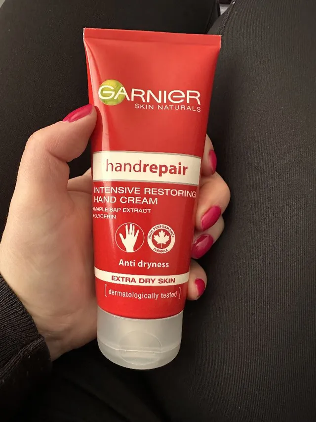 This hand cream is great makes my hands feel so soft and