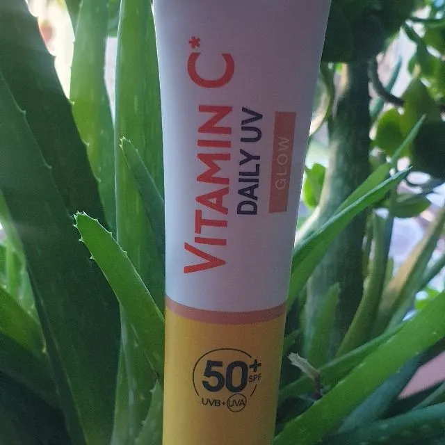 Happy Friday 🤩🤩🤩 start of the day with Vitamin c daily uv