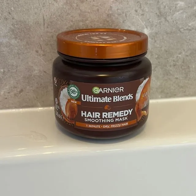 This is an amazing hair mask for dry , frizzy hair. This