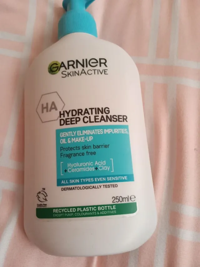 Garnier skin active hydration deep cleanser    gently