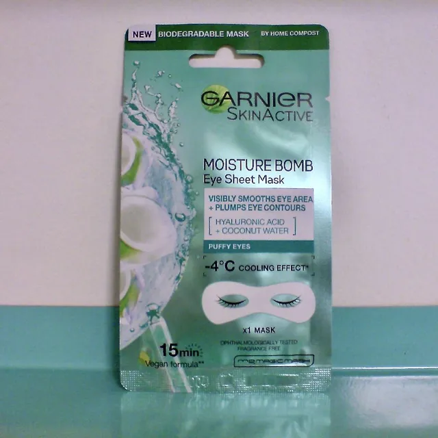 Garnier Moisture Bomb Hyaluronic Acid &amp; Coconut Water