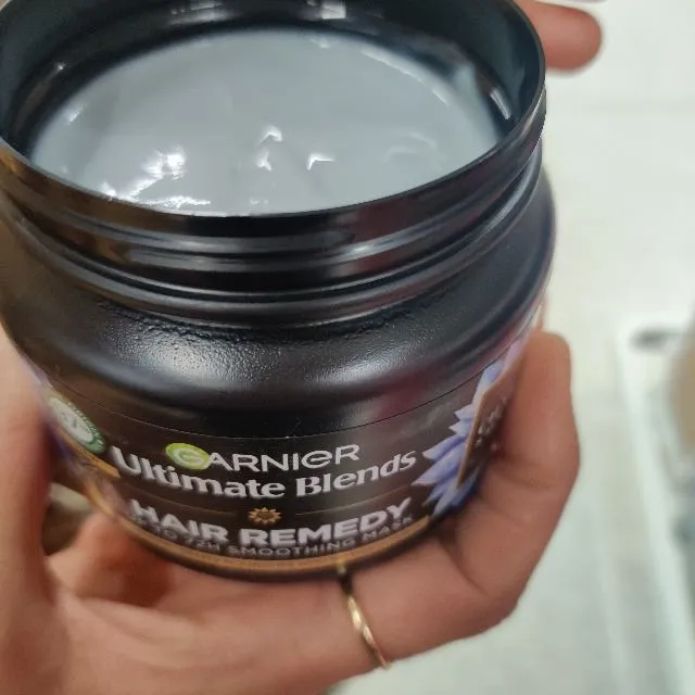 This charcoal hair mask is so good that it hydrate my hair