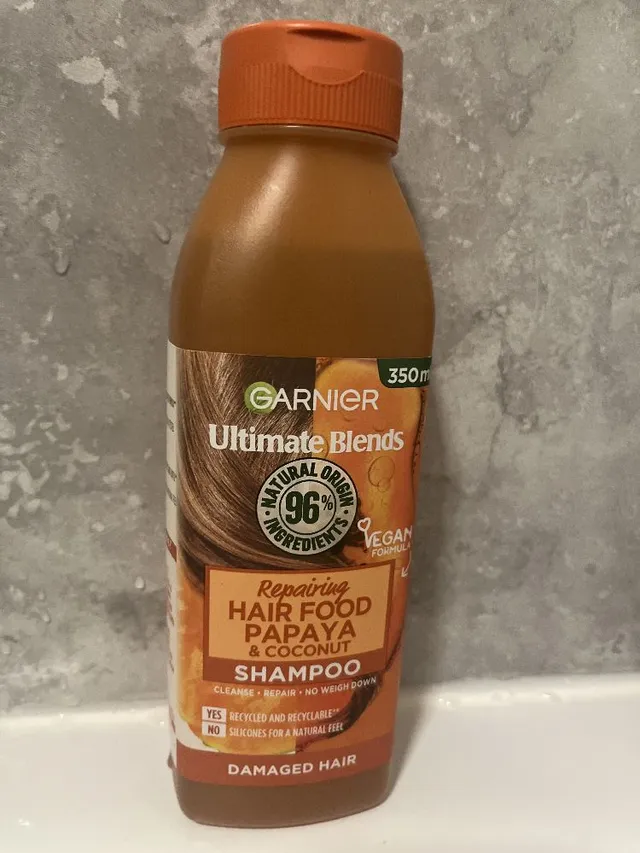 This shampoo smelt really nice, it foams up well and it gave